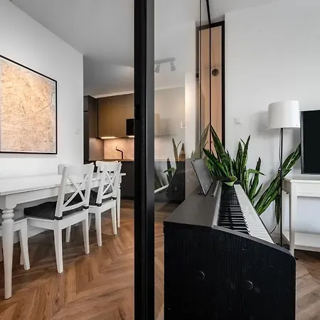 Charming Close To The Center Apartment *