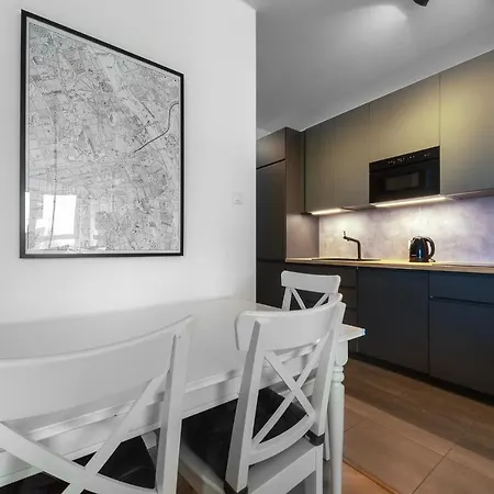 Charming Close To The Center Apartment *
